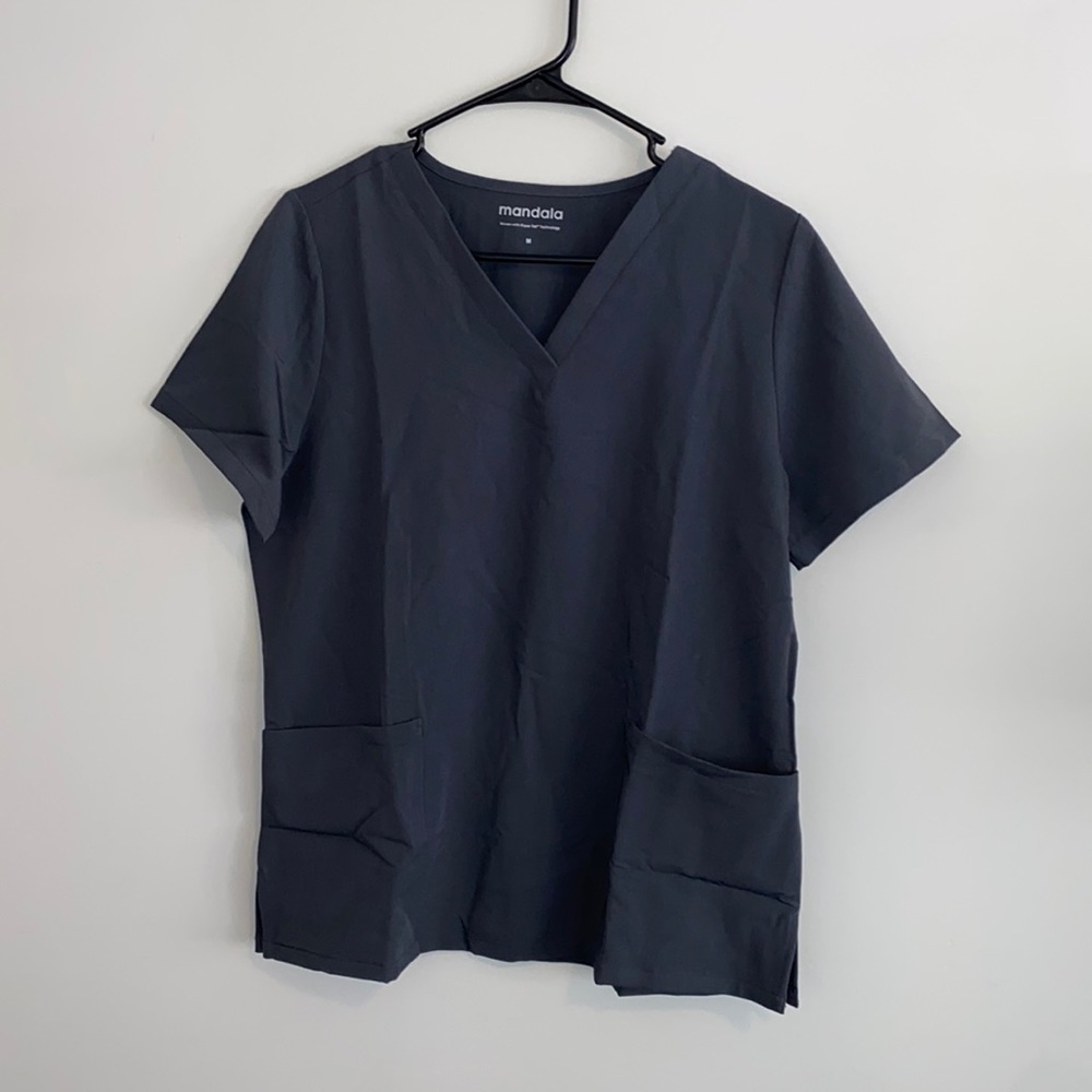 Mandala Scrubs 6-pocket top pewter gray. NWOT